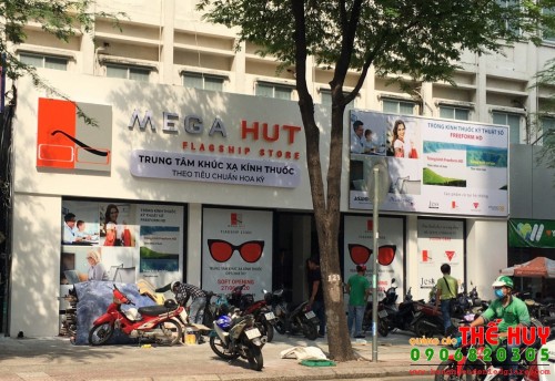 MẮT KÍNH MEGA HUT Q1