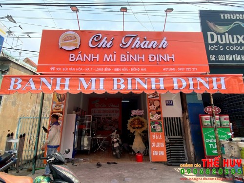 bảng hiệu BÁNH MÌ CHÍ THÀNH